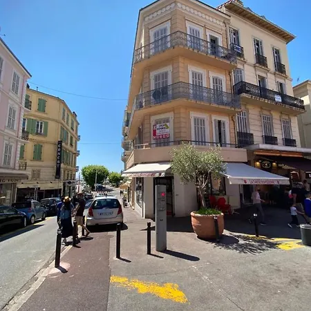 2p Renove En 2025 -cannes Centre- Palais Des Festivals - *